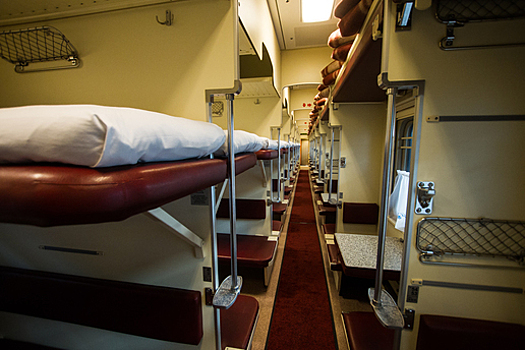 В Федеральной пассажирской компании ответили, кто должен собирать постельное в поездах