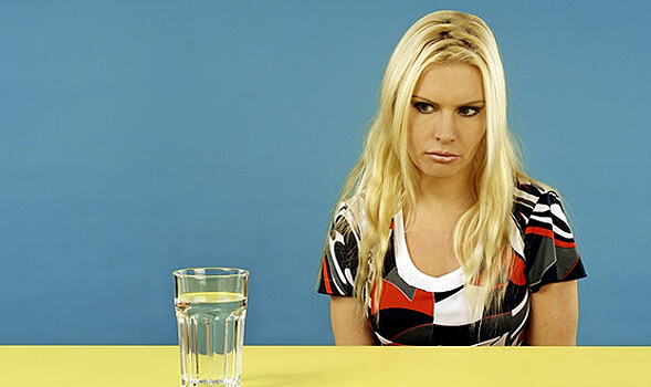 Чрезмерное употребление воды наносит удар по здоровью