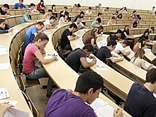 В России задания по ЕГЭ из-за COVID-19 упрощать не планируется