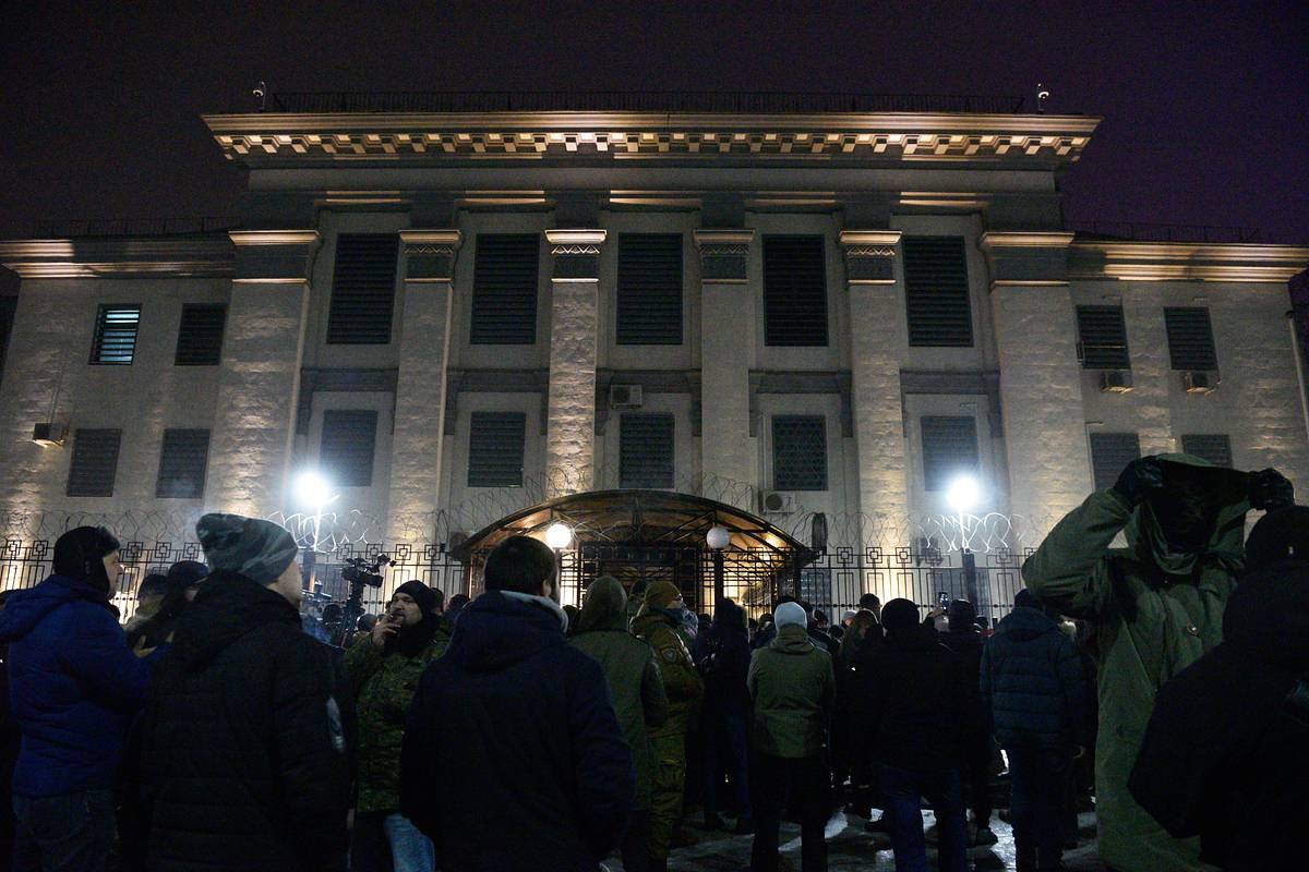 В Киеве предложили национализировать земельный участок российского посольства