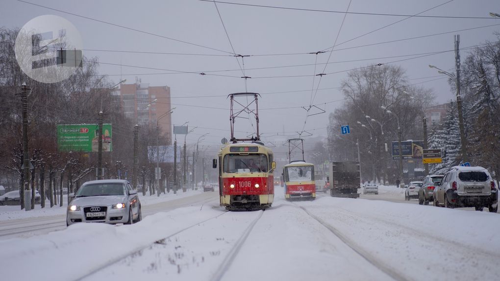 Аварийные службы ИжГЭТ проводят работы по восстановлению движения трамваев в Ижевске