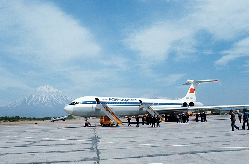 Самолет Ил-62 в аэропорту Петропавловска-Камчатского, 1978 год