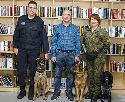 «Усы, лапы и хвост на страже России»: жителей Владивостока познакомили со служебными собаками