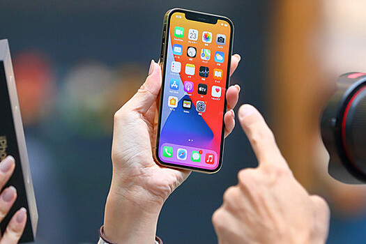 Журналисты раскритиковали iPhone 13, который может остаться без разъемов