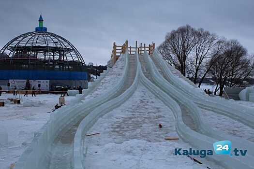 Гигантские ледяные скульптуры впервые представлены на новогоднем фестивале в Калуге