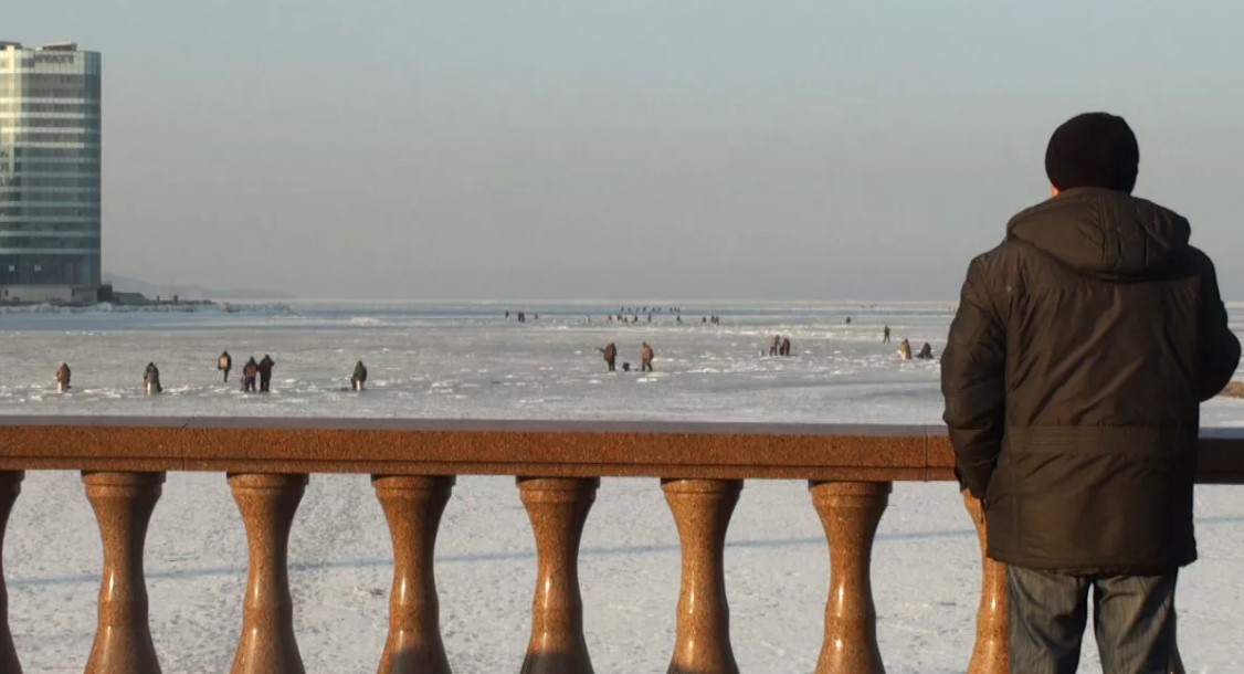 Во Владивостоке из-за сильных морозов «вскипело» Японское море