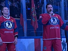 Хоккеист Абдразаков исполнил гимн России перед благотворительным матчем