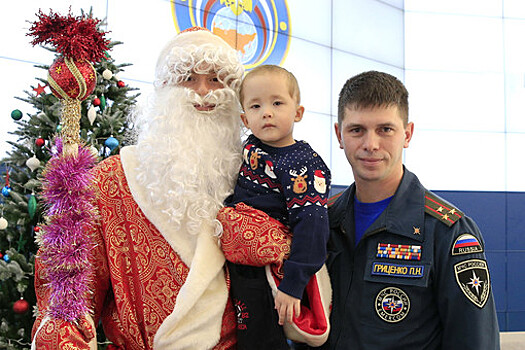 Чудом выживший после взрыва в Магнитогорске Ваня Фокин встретился со своим спасателем