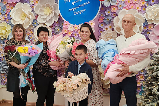 Даниил, Дарина и Злата: первая в 2025 году тройня выписана из ростовского перинатального центра