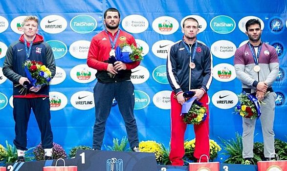 Красноярские спортсмены стали бронзовыми призерами первенства мира по вольной борьбе в Румынии