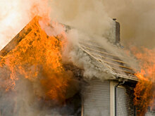 Россиянка подожгла дом с сожителем внутри