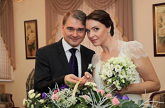 Звезда «Молодежки» Светлана Антонова в годовщину свадьбы показала редкие семейные фото