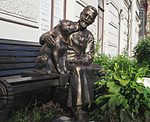 В Петербурге без согласования властей установили памятник героям «Собачьего сердца»
