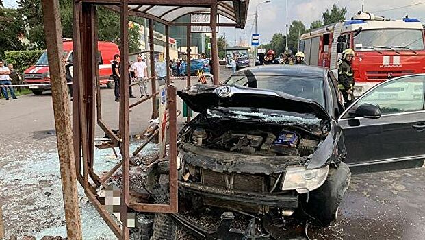 Женщина умерла после ДТП на остановке в Москве