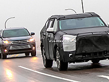 Новый Toyota Highlander тестируют бок о бок с предшественником