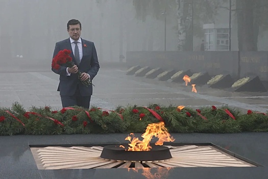 Глеб Никитин возложил цветы к Вечному огню