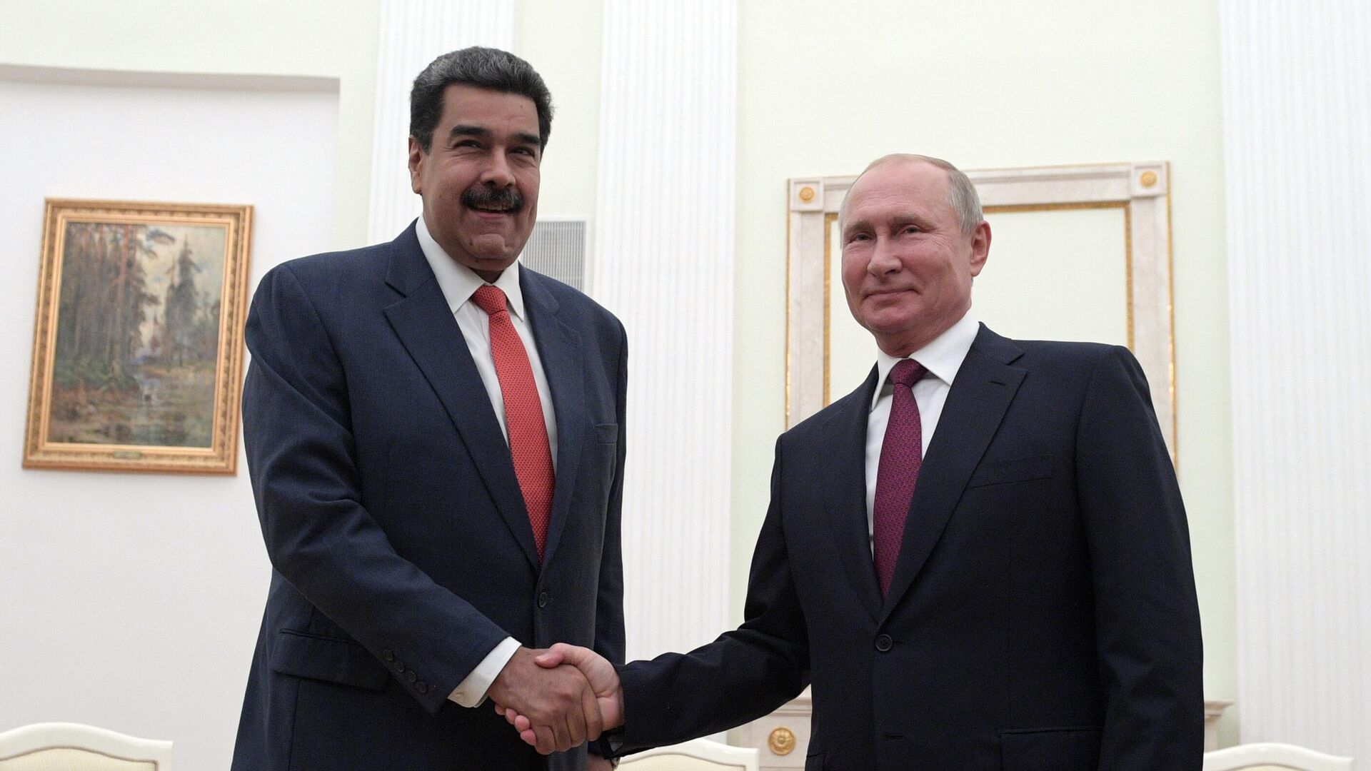 Путин провел переговоры с Мадуро