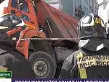 Движение на ул. Большая Ордынка восстановлено по одной полосе после инцидента с грузовиком