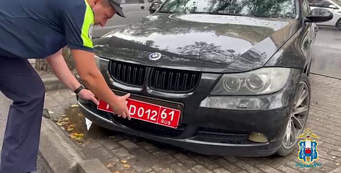 Ростовские автоинспекторы задержали водителя без прав и  с дипломатическими номерами