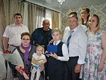 Многодетная семья из Шарьи удостоена медали «За любовь и верность»