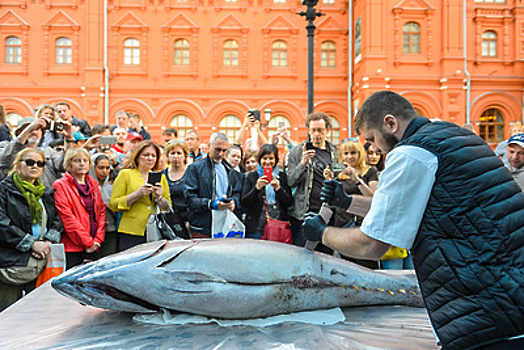 Тонны морепродуктов и сапсерфинг на Тверской – «Рыбная неделя – 2019» в Москве