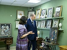 Врио губернатора Оренбуржья Евгений Солнцев познакомился с экспонатами «Дома пуховой моды»
