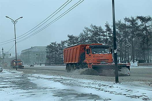 В Иркутске устранили последствия сильного ветра и метели