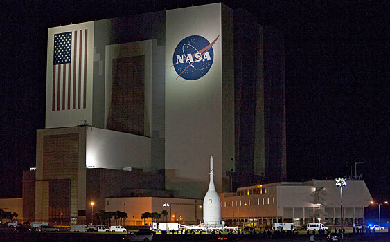 NASA отправит на МКС «коммерческих» астронавтов