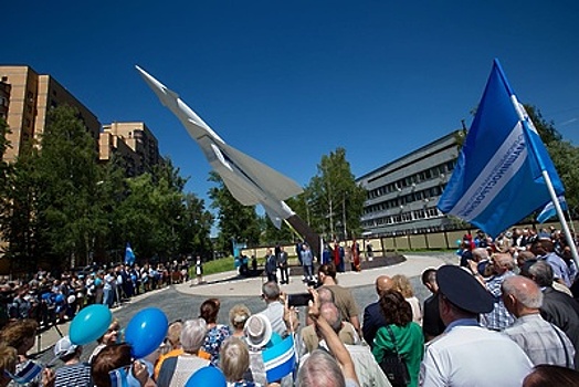 Памятник крылатой ракете «Метеорит» открыли на территории нового сквера в Реутове