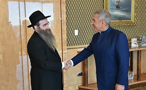 Рустам Минниханов наградил главного раввина Татарстана медалью "За доблестный труд"