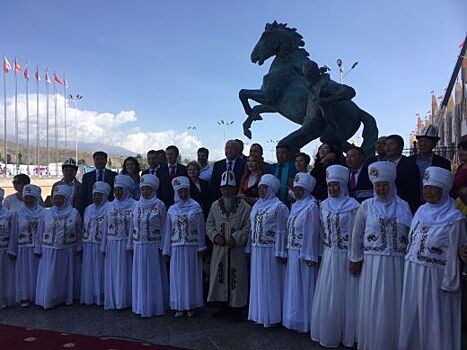 Скульптуру по мотивам произведения Чингиза Айтматова открыли в Киргизии
