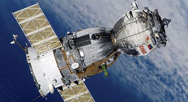 России придётся создать два лишних космических корабля из-за неготовности американских