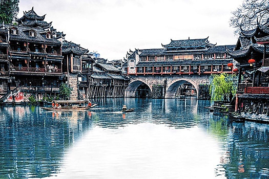 Регион Сянси в Центральном Китае привлекает туристов таинственной аурой