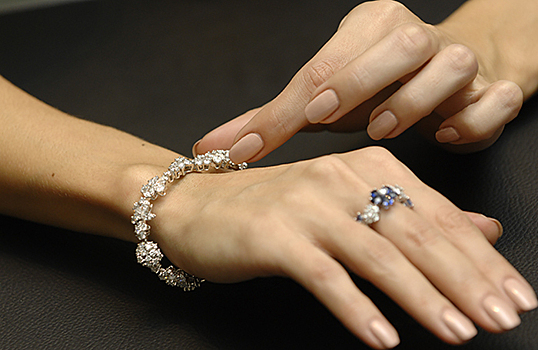 Пункты выдачи заказов хотят освободить от регистрации сделок по ювелирным изделиям