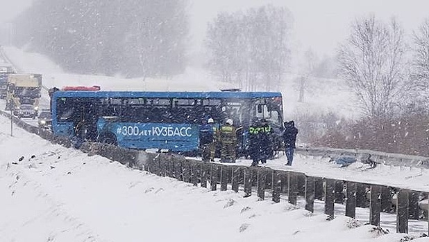 В Кузбассе в ДТП с автобусом погибли пять человек