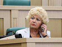 Сенатор Нарусова высказалась о покинувших Россию артистах