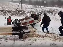 Такси «Форсаж» упало кверху брюхом в Костромской области