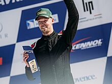 Даниил Квят выиграл две гонки ретро-спорткаров