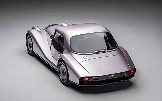 Алюминиевое шасси, движок BMW, ручная сборка — новый Morgan!