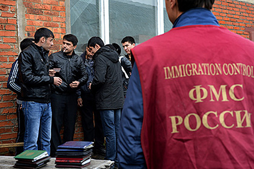 В Москве сотрудницу миграционной службы уличили во взяточничестве