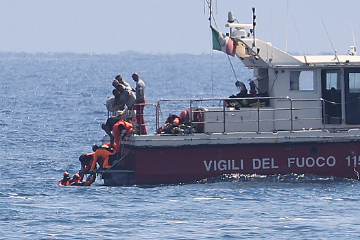 Операция по подъему суперяхты британского богача приостановлена после гибели дайвера