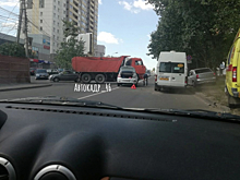Из-за ДТП с КамАЗом и маршруткой в Курске на Запольной затруднено движение
