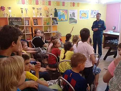 Сотрудник МЧС напомнил детям из Выхина-Жулебина правила пожарной безопасности
