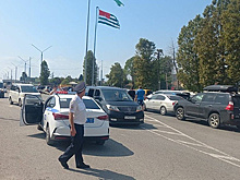У КПП "Псоу" на границе Абхазии с РФ образовалась автомобильная пробка в 2 км