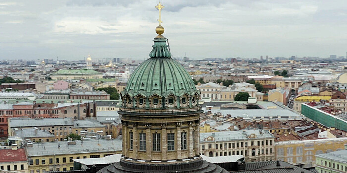 Увидеть место гибели царя, послушать Моцарта в сгоревшей церкви и другие причины посетить храмы Петербурга