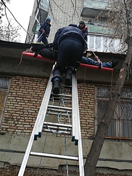 В Пензе мужчина упал с балкона жилого дома