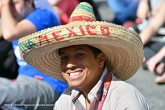 Столичные полицейские вернули потерянный мобильный телефон мексиканцу