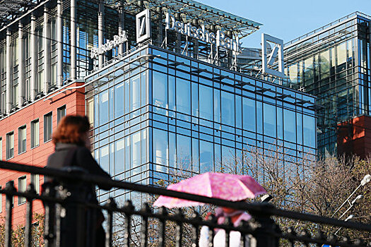 Deutsche Bank завершил 2020 год с прибылью против убытка годом ранее