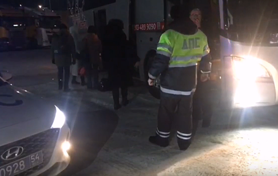 Пассажирский автобус сломался на трассе в Новосибирской области