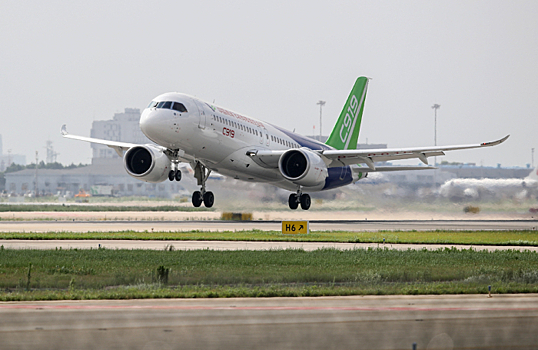 Китайский пассажирский самолет C919 встает на крыло. Интересен ли он России?